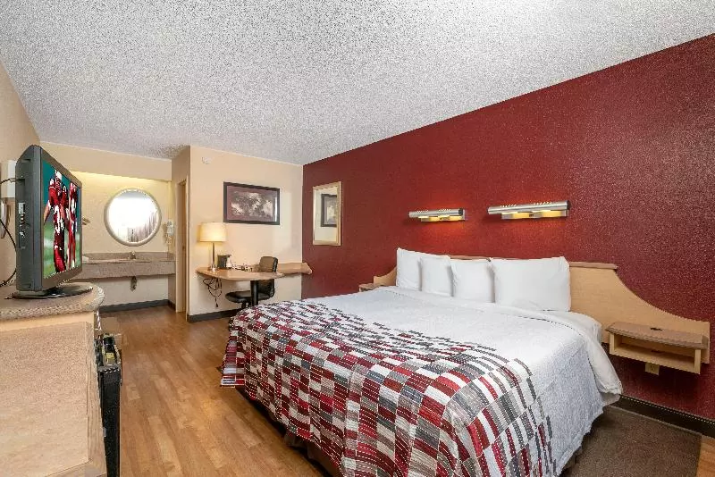 キングサイズベッドのスーペリアルーム, Red Roof Inn Tampa Fairgrounds   Casino