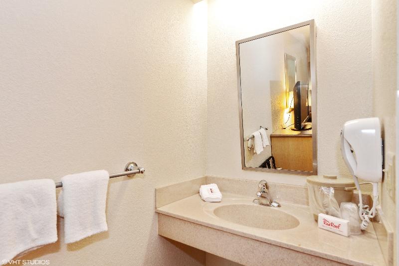 חדר סטנדרט עם מיטת קינג, Red Roof Inn Tampa Fairgrounds   Casino