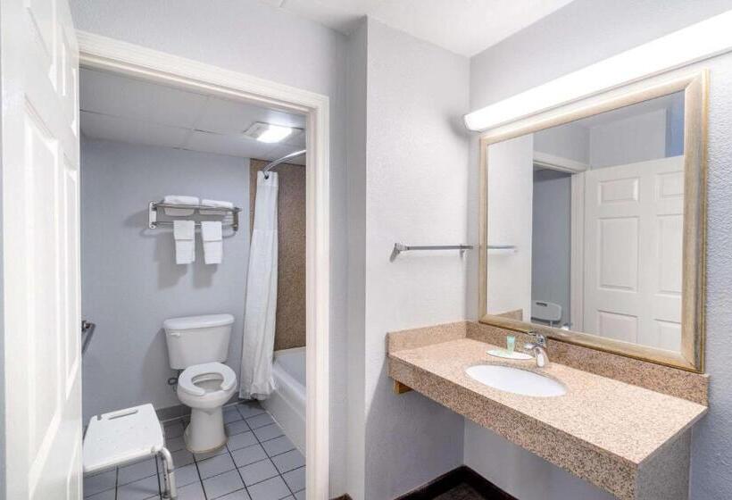 身障者適用キングサイズベッドルーム, Travelodge By Wyndham Pigeon Forge