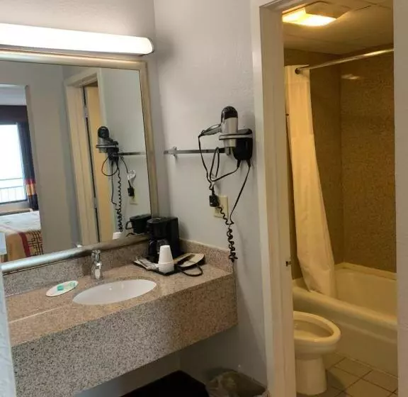 キングサイズベッドのスタンダードルーム, Travelodge By Wyndham Pigeon Forge
