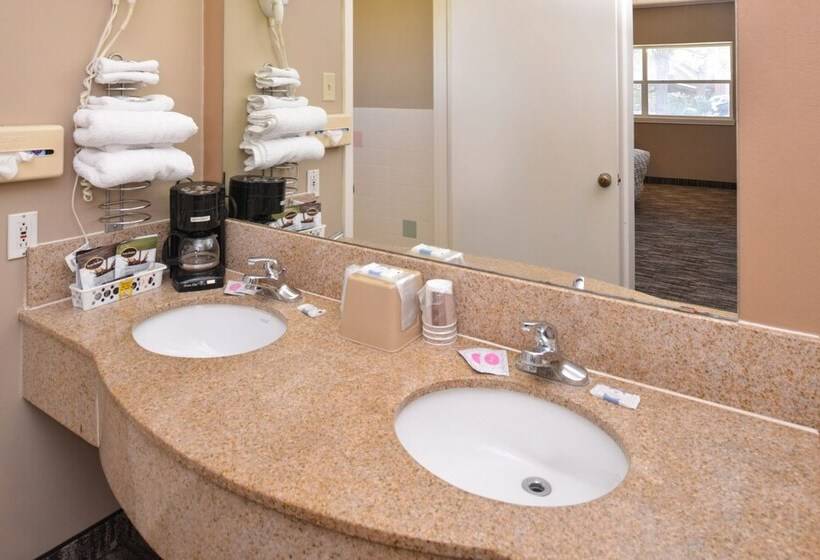 חדר סטנדרט שתי מיטות זוגיות, Ranch House Motel