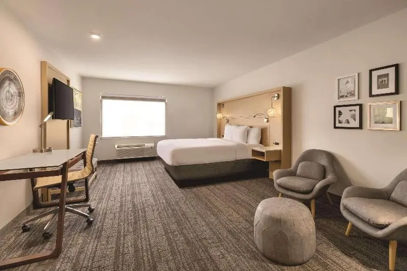 キングサイズベッドのスタンダードルーム, Radisson Hotel Atlanta Airport
