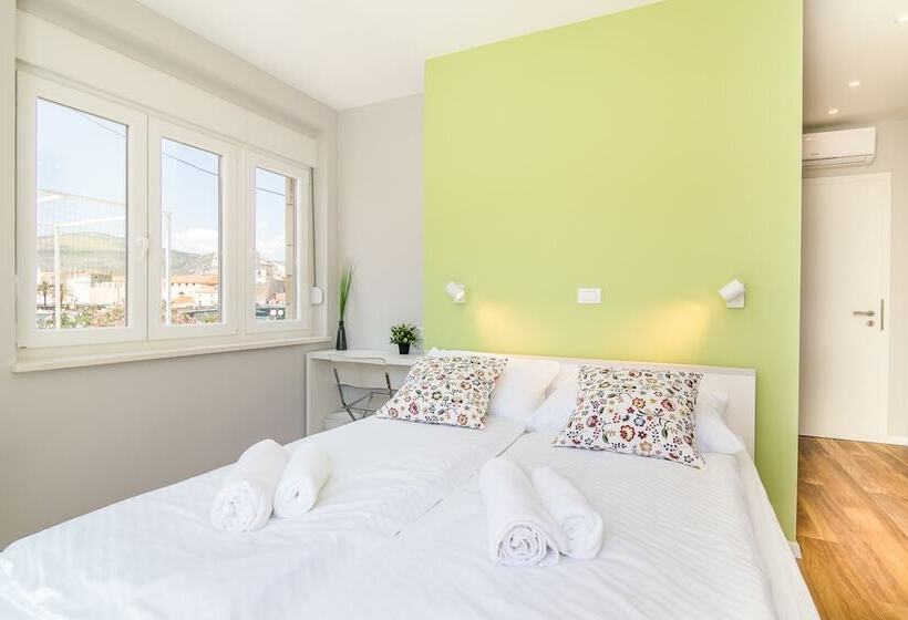 Economy Szoba, 4 Elements Old Town Views Rooms