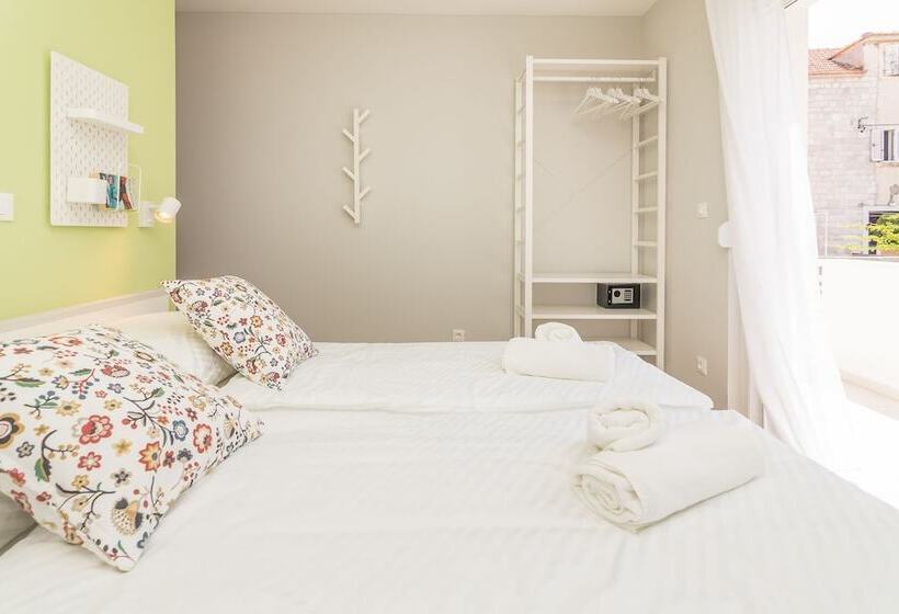 Economy Szoba, 4 Elements Old Town Views Rooms