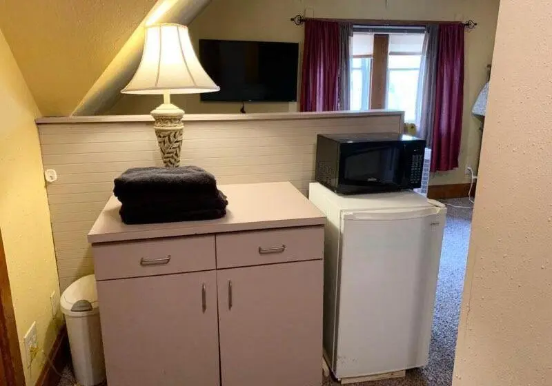 اتاق استاندارد چهارنفره با سرویس بهداشتی مشترک, Historic Victorian Inn