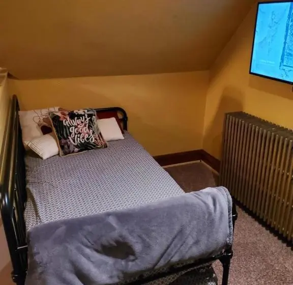 اتاق استاندارد چهارنفره با سرویس بهداشتی مشترک, Historic Victorian Inn