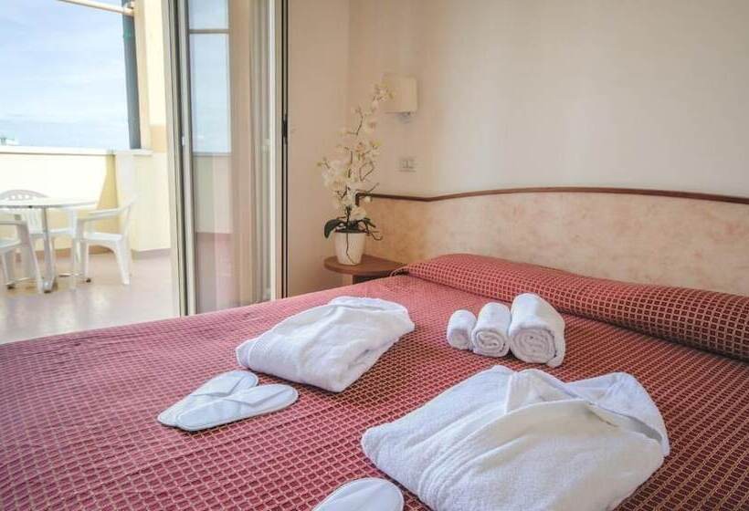 غرفة قياسية مطلّة علي البحر, Cervia