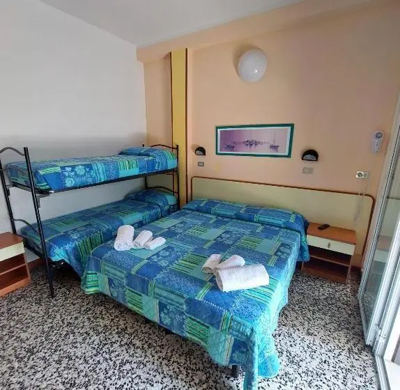 Standard Neljän Hengen Huone, B&b Hotel Villa Nora