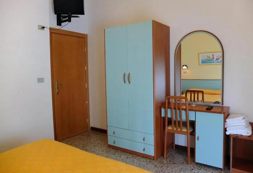 Standard Neljän Hengen Huone, B&b Hotel Villa Nora