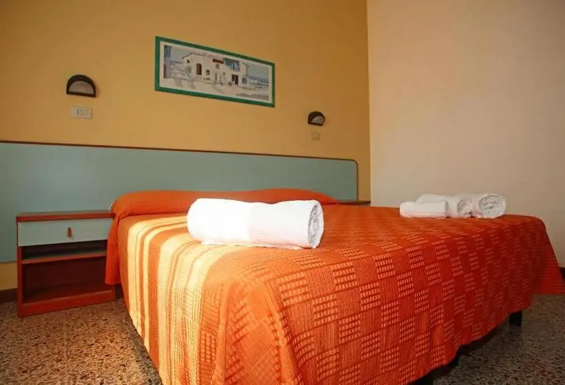 Economy Triple Room, B&b Hotel Villa Nora