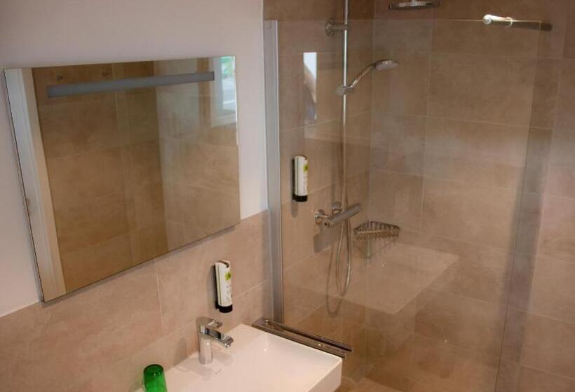 חדר סטנדרט מותאם לאדם עם מוגבלויות, Trendic