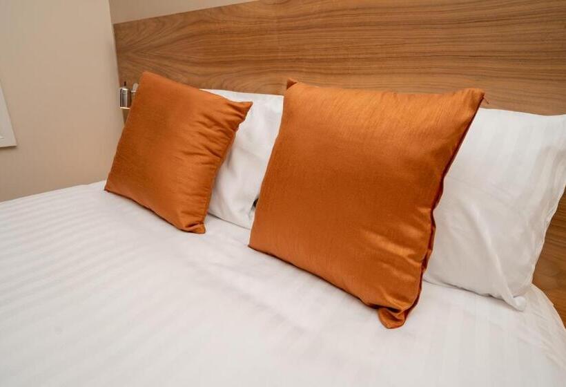 اتاق استاندارد با تخت بزرگ, Eagle Hotel Luton Airport
