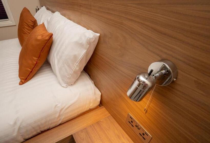 キングサイズベッドのスタンダードルーム, Eagle Hotel Luton Airport