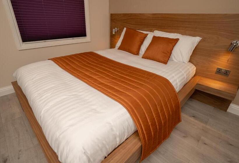 キングサイズベッドのスタンダードルーム, Eagle Hotel Luton Airport