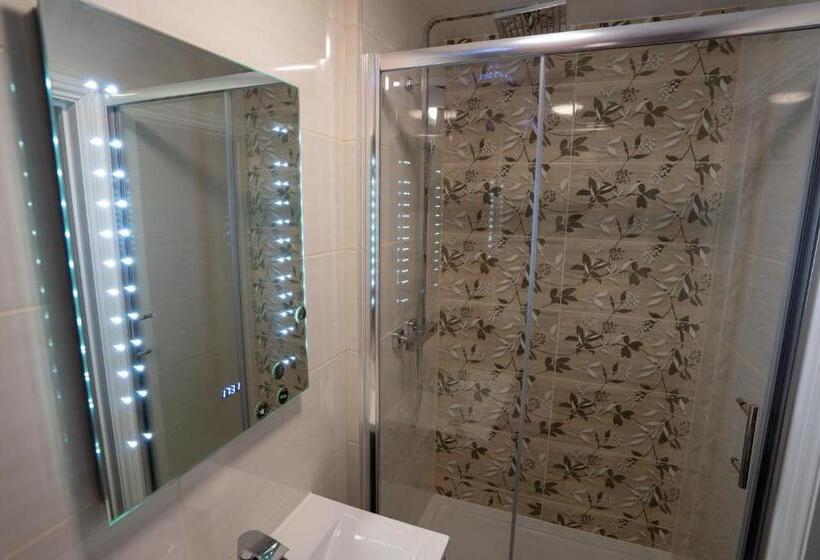 اتاق استاندارد سه نفره, Eagle Hotel Luton Airport