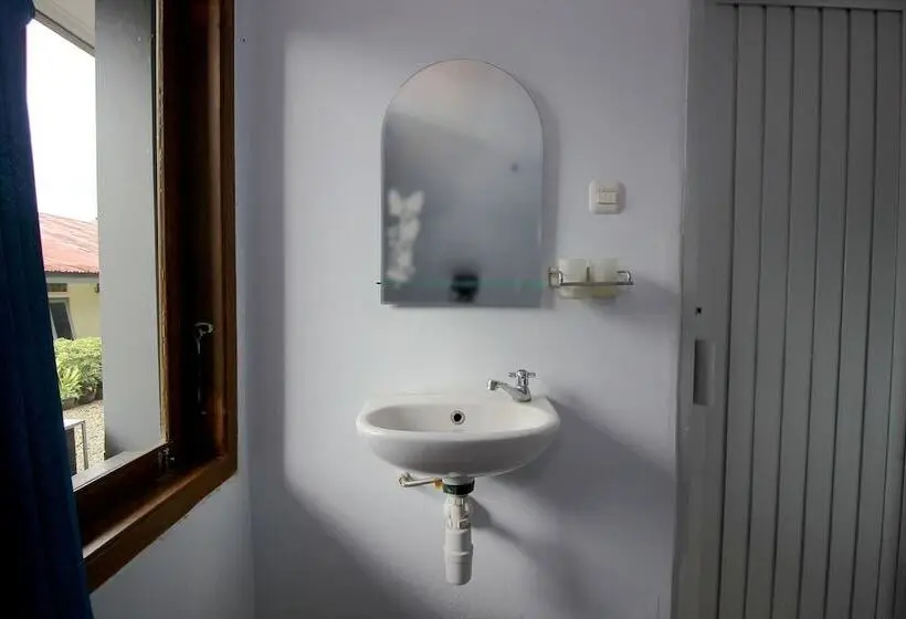 اتاق استاندارد, Spot On 2842 Hotel Rindu