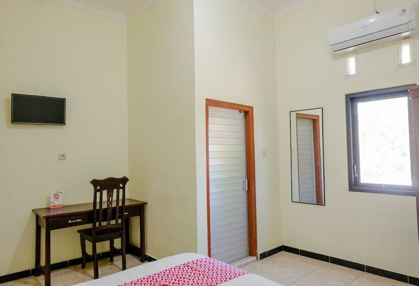 اتاق لوکس, Oyo 2570 Griya Kinanthi Family