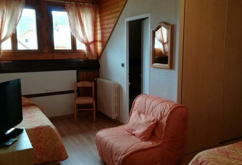 Номер Стандарт Трехместный, Hôtel Restaurant Les Tilleuls