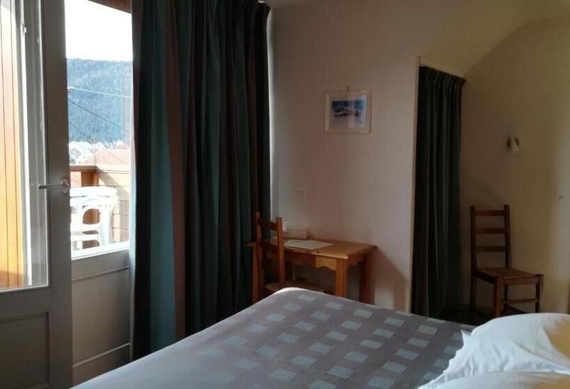 Номер Стандарт с Балконом, Hôtel Restaurant Les Tilleuls