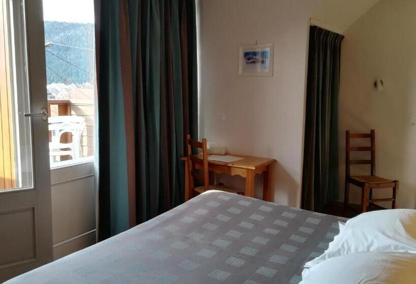 Номер Стандарт с Балконом, Hôtel Restaurant Les Tilleuls