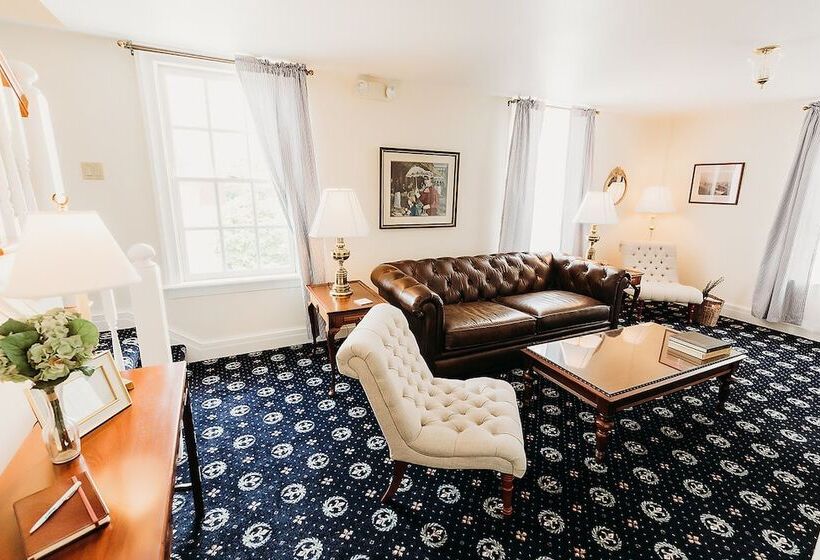 جناح مزود بجاكوزى, The Rochester Inn