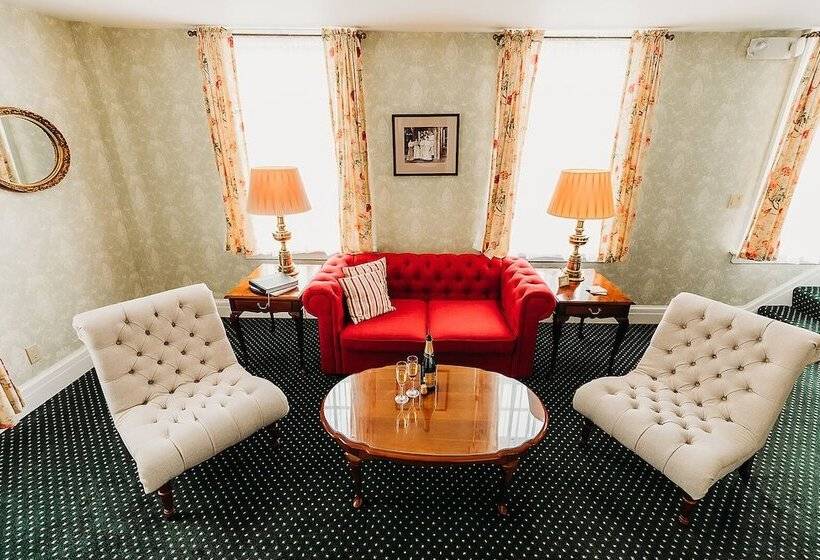 جناح مزود بجاكوزى, The Rochester Inn