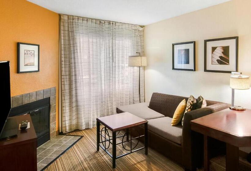 جناح سرير كينج, Avia Residences On Research   Extended Stay