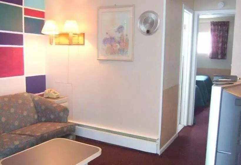 スイート, Royal Court Motel