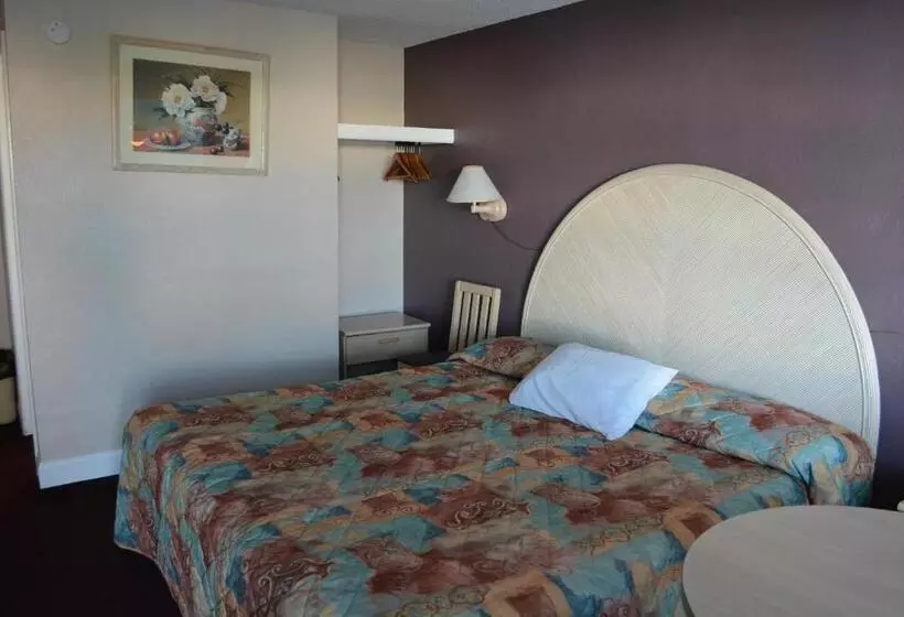 キングサイズベッドのスタンダードルーム, Royal Court Motel