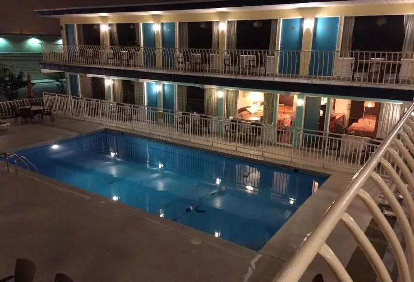 デラックスルーム, Royal Court Motel