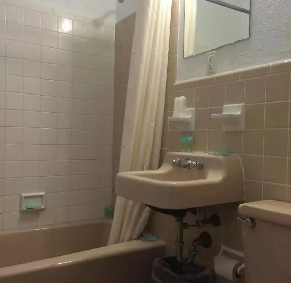 デラックスルーム, Royal Court Motel