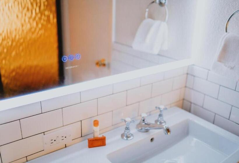 اتاق لوکس سه تخته, Sapphire Motel Midtown Bozeman