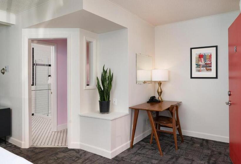 اتاق سوپریور با تخت بزرگ, Sapphire Motel Midtown Bozeman