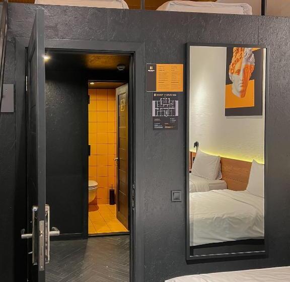 Stanza quadrupla Economy bagno condiviso, Globe Runner Hotel & Hostel