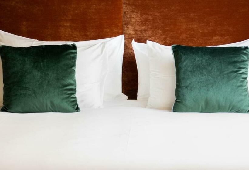 اتاق عادی, Mai Amsterdam