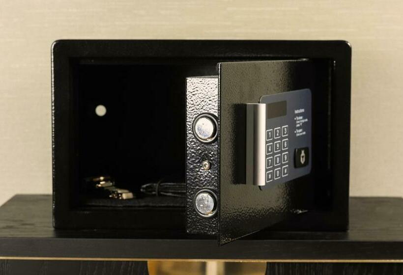 اتاق عادی, Mai Amsterdam