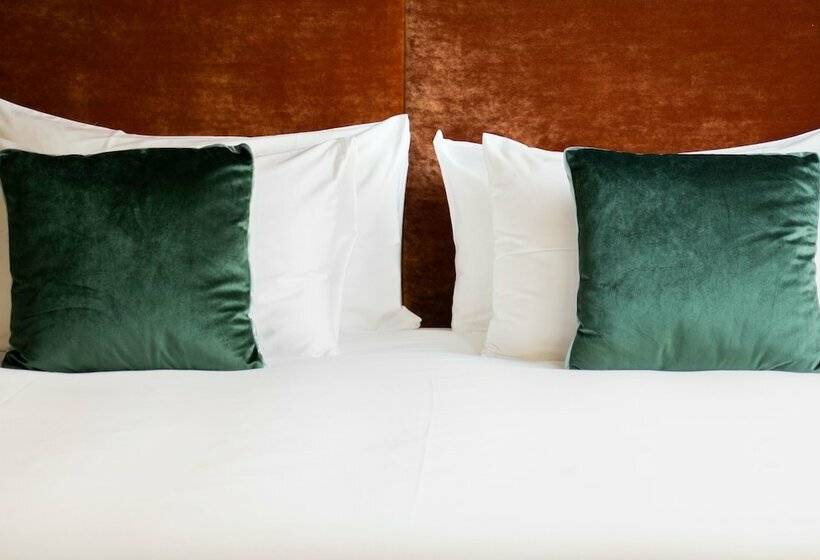 اتاق عادی, Mai Amsterdam