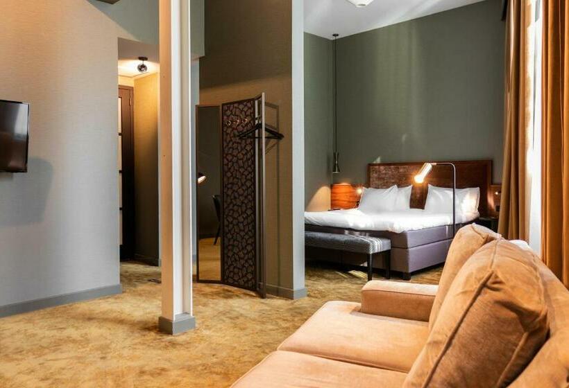 سوییت جونیور, Mai Amsterdam