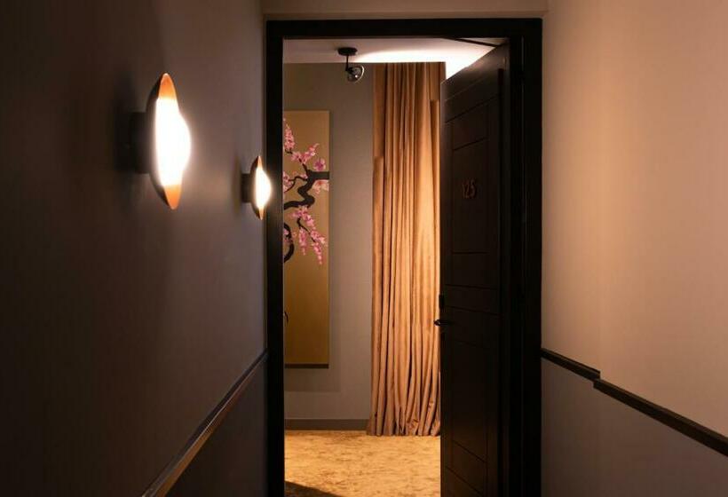 سوییت جونیور, Mai Amsterdam