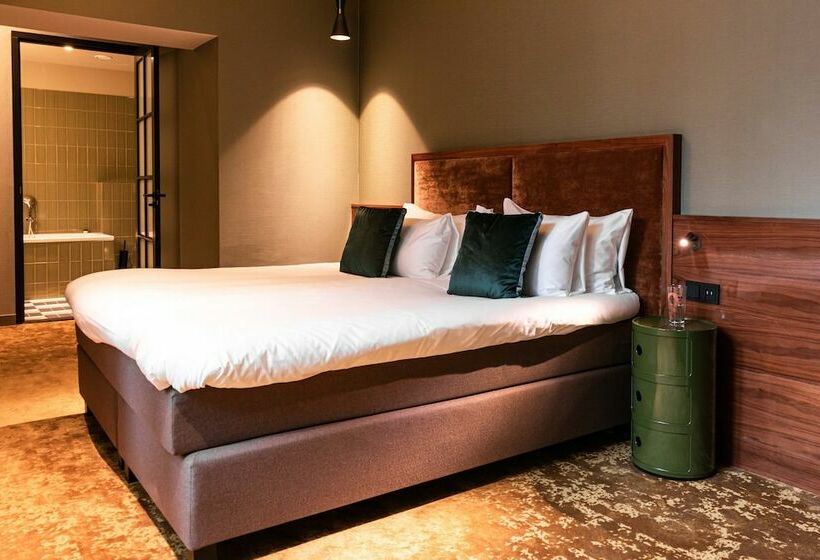 سوییت جونیور, Mai Amsterdam