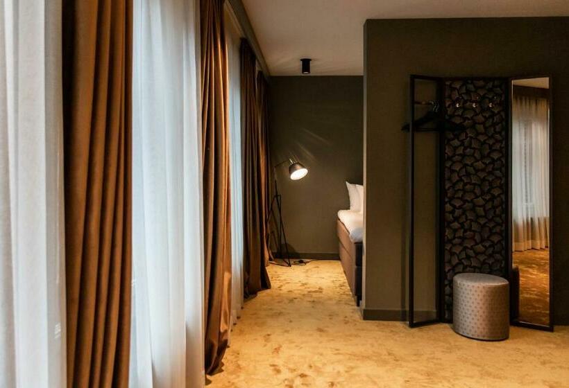 اتاق استاندارد سه نفره, Mai Amsterdam