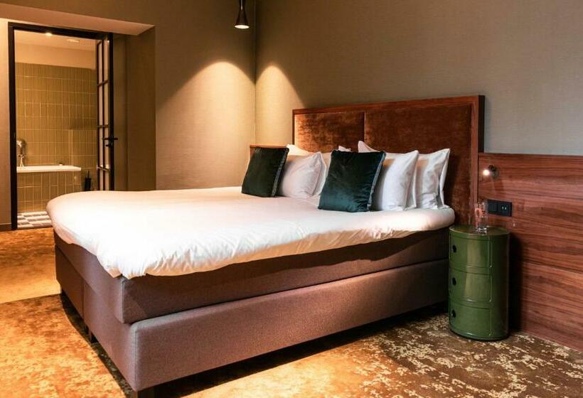 اتاق خانوادگی, Mai Amsterdam