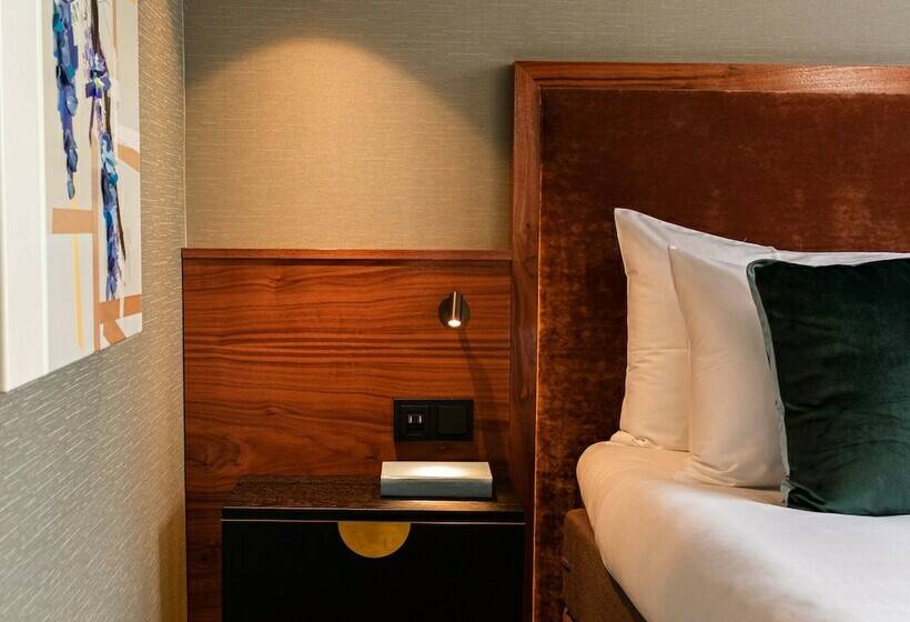 اتاق خانوادگی, Mai Amsterdam