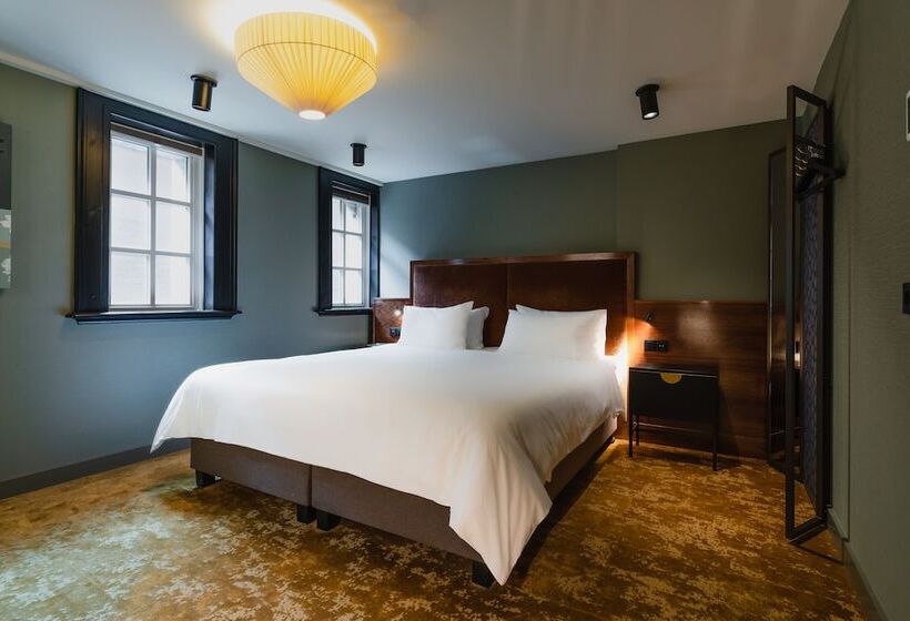 اتاق عادی, Mai Amsterdam