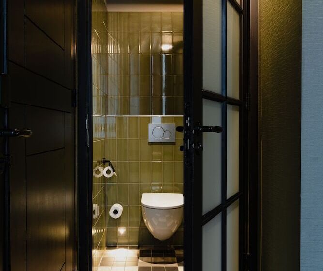 سوییت جونیور, Mai Amsterdam