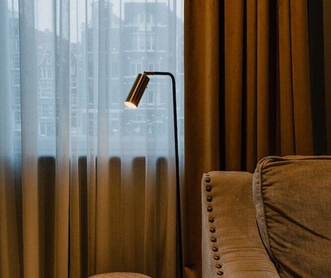 سوییت جونیور, Mai Amsterdam