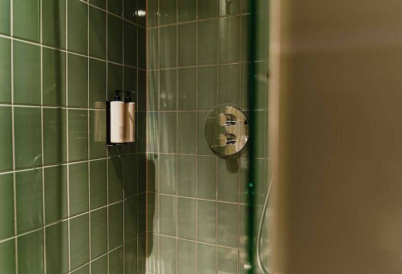 اتاق خانوادگی, Mai Amsterdam