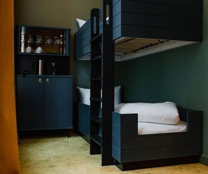 اتاق خانوادگی, Mai Amsterdam