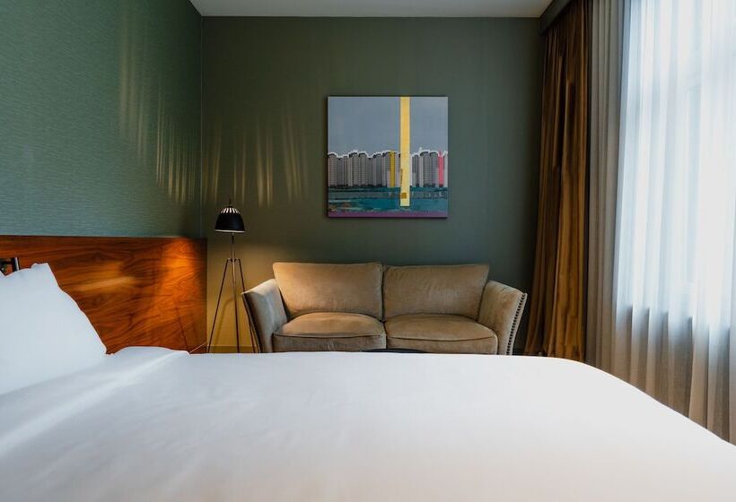 اتاق خانوادگی, Mai Amsterdam