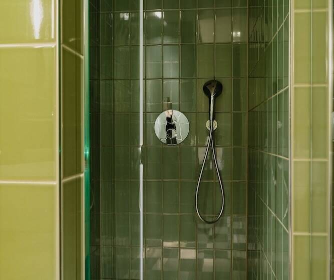 اتاق استاندارد سه نفره, Mai Amsterdam